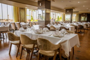 Fontana Goldenbeach Restaurant tables