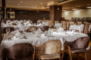 Fontana Goldenbeach Restaurant tables