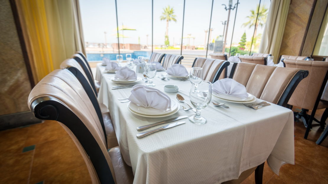 Fontana Goldenbeach Restaurant tables