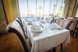 Fontana Goldenbeach Restaurant tables